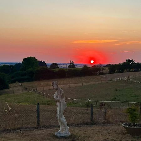 Byre - Farm Cottage On 9 Acre Equestrian Small Holding ซอลส์บรี ภายนอก รูปภาพ