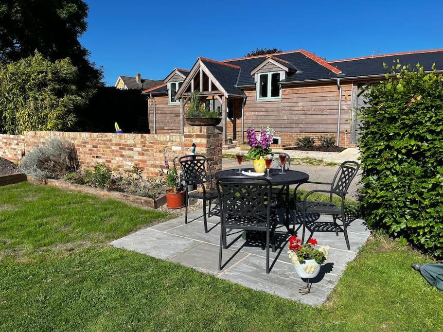 Byre - Farm Cottage On 9 Acre Equestrian Small Holding ซอลส์บรี ภายนอก รูปภาพ