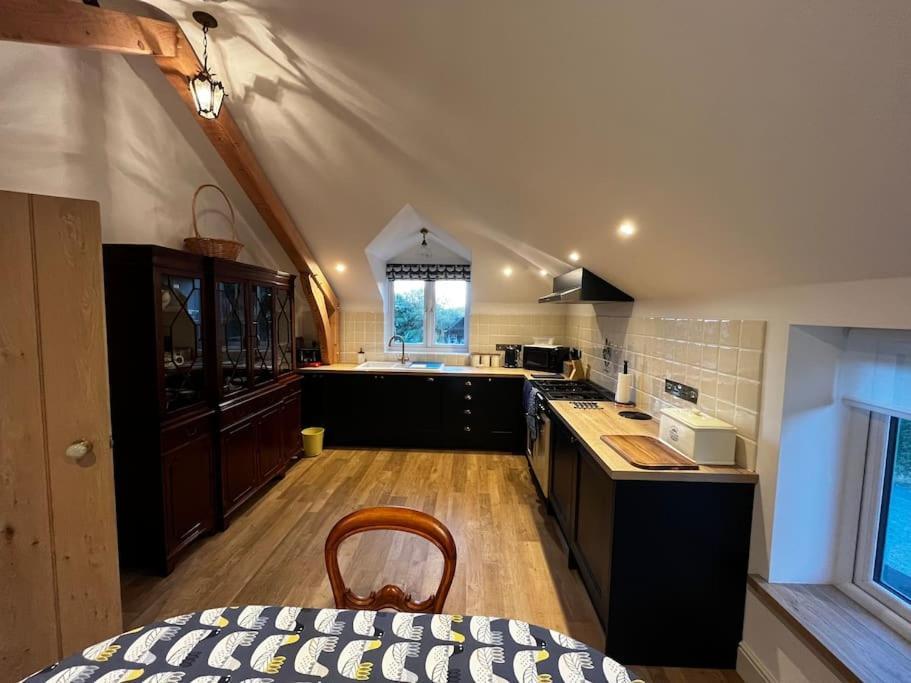Byre - Farm Cottage On 9 Acre Equestrian Small Holding ซอลส์บรี ภายนอก รูปภาพ