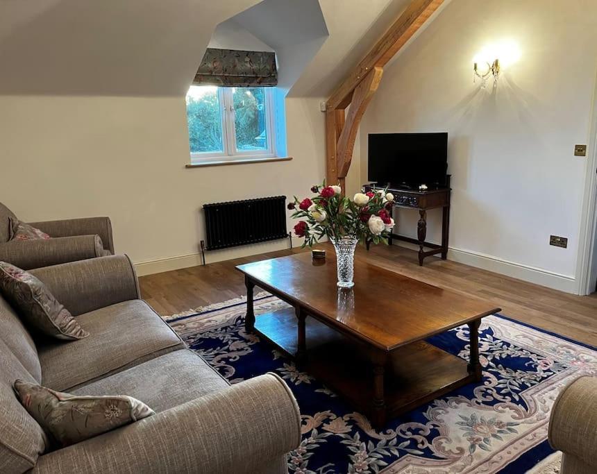 Byre - Farm Cottage On 9 Acre Equestrian Small Holding ซอลส์บรี ภายนอก รูปภาพ